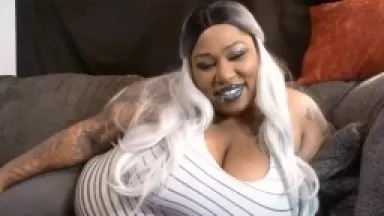 Hot black BBW Reine Noire with sexy belly and big tatas
