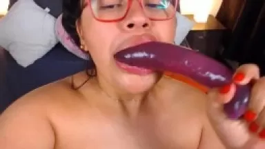 Hot bootylicious Latina Aysha fucking a juicy pussy hard