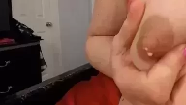 So sexy to watch stepmom Courtney Lynn squirting milky tits